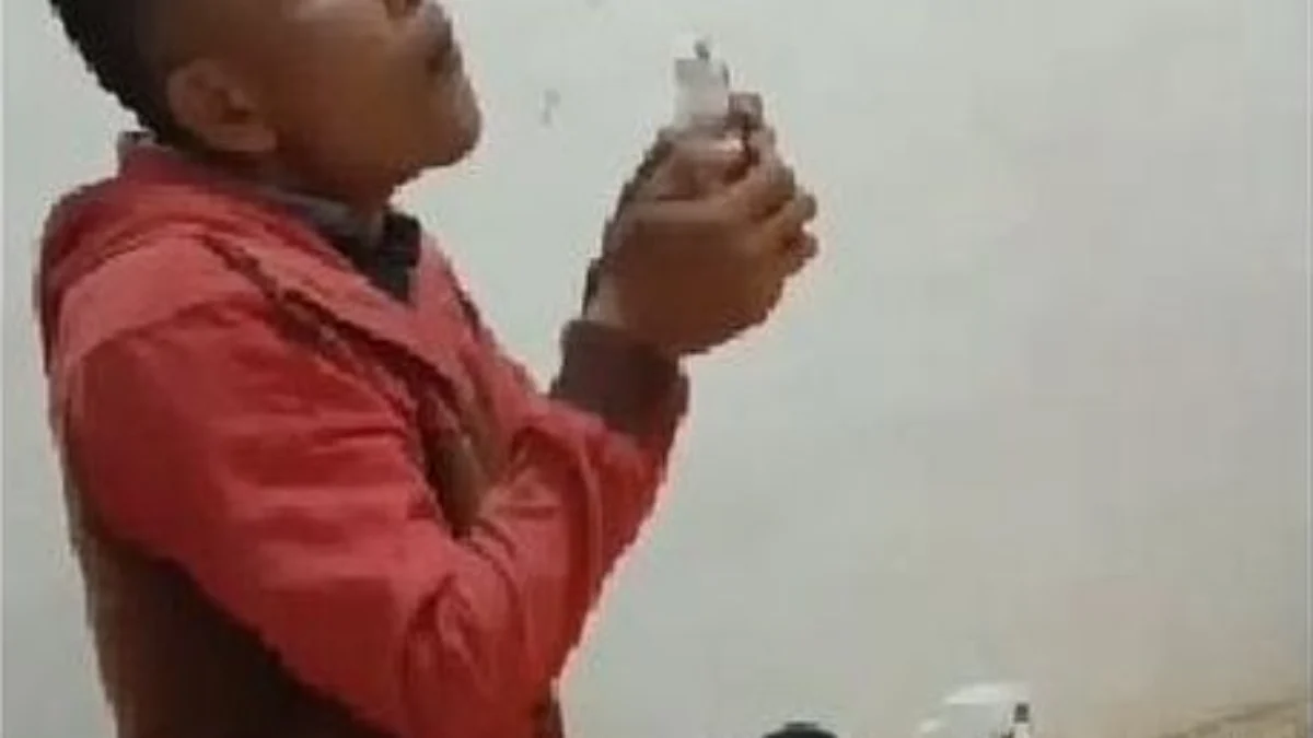 Video Pria Mengisap Sabu Viral di Media Sosial