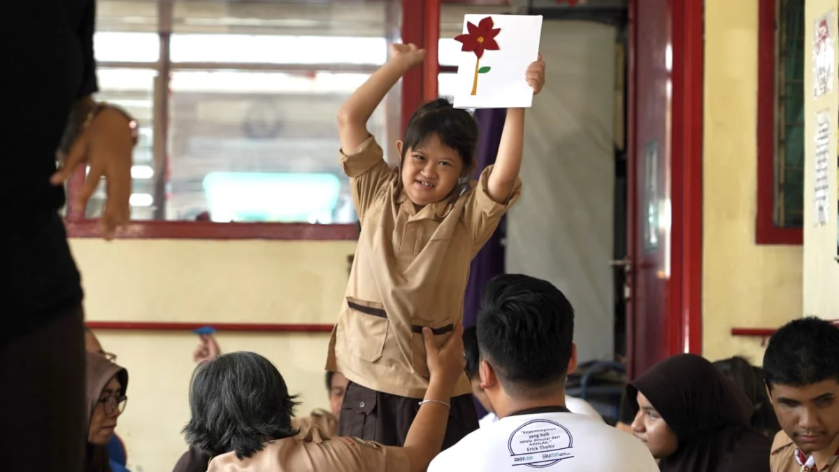 Milenial PNM gelar kegiatan berbagi asa bersama siswa SLB Rawinala di Jakata Timur pada Rabu (29/5) dalam rangka rayakan HUT ke-25.