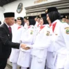 Pj Gubernur Jabar Menjadi Pembina Upacara Peringatan Hari Lahir Pancasila Tahun 2024 Tingat Provinsi Jawa Barat, Di Halaman Depan Gedung Sate, Kota Bandung, Sabtu (1/6/2024) (Rizal Fs/Adpim Jabar)