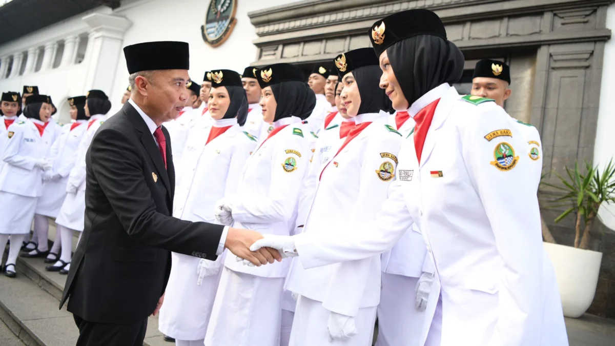 Pj Gubernur Jabar Menjadi Pembina Upacara Peringatan Hari Lahir Pancasila Tahun 2024 Tingat Provinsi Jawa Barat, Di Halaman Depan Gedung Sate, Kota Bandung, Sabtu (1/6/2024) (Rizal Fs/Adpim Jabar)