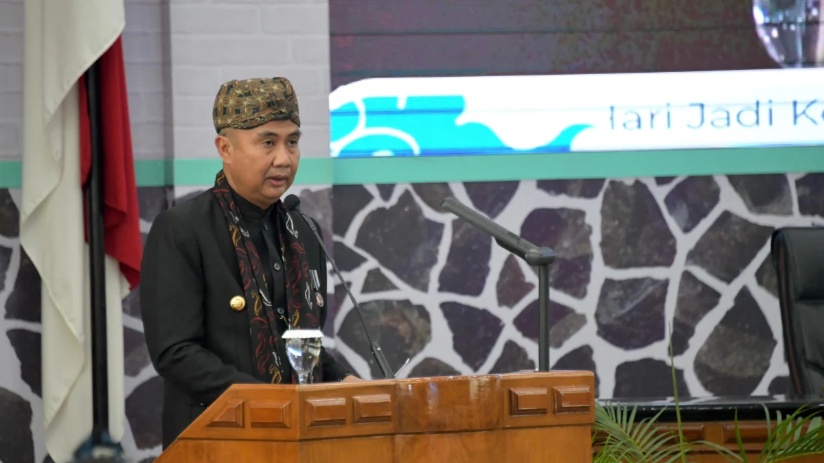 Pj Gubernur Jabar Bey Machmudin menghadiri Rapat Paripurna Kota Bogor Dalam Rangka Hari Jadi Ke-542 Kota Bogor Tahun 2024 di Ruang Rapat Paripurna DPRD Kota Bogor, Senin (3/6/2024).(Foto: Biro Adpim Jabar)