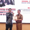 Sekda Jabar Herman Suryatman menjadi pembicara utama pada kegiatan rangkaian Hari Penyiaran Daerah (Harsiarda) Tahun 2024 di kampus FIKOM Unpad Jatinangor, Kabupaten Sumedang, Senin (3/6/2024).(Foto: Rizal Fs/Biro Adpim Jabar)