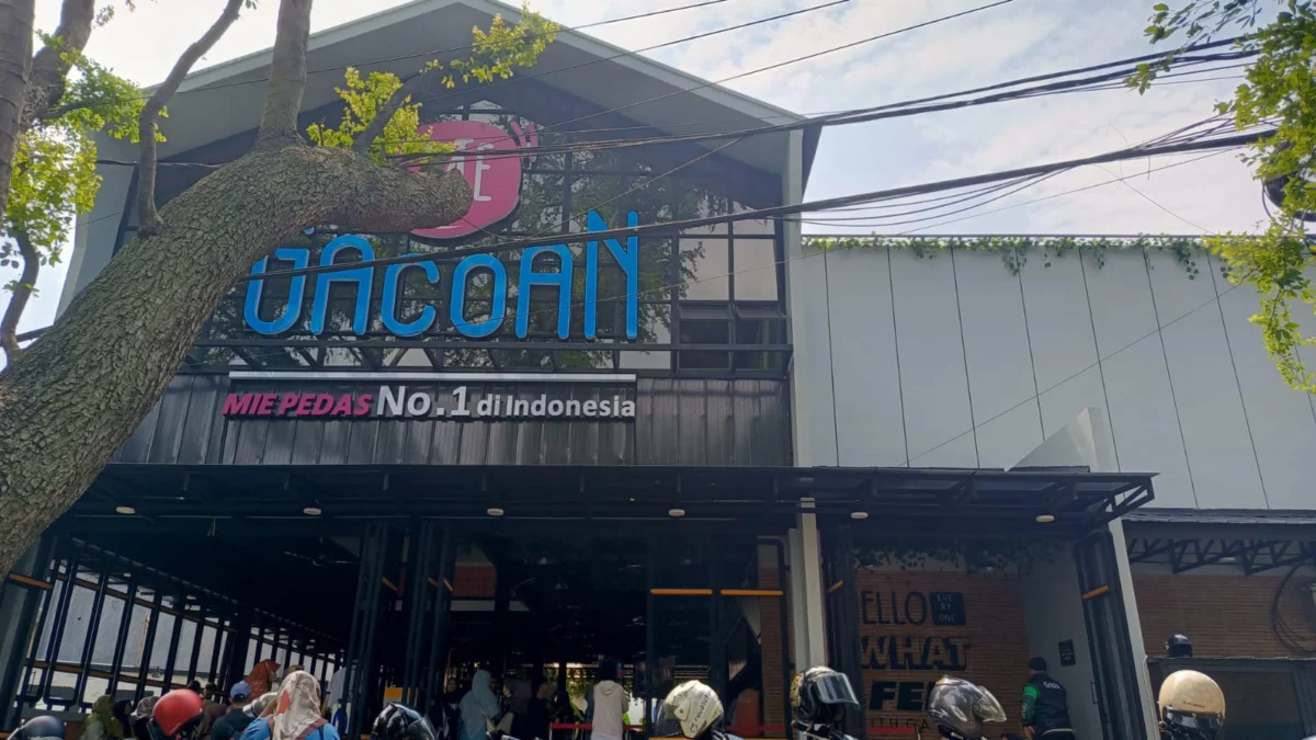 Langkahi Aturan, Mie Gacoan Bondongan Bogor Nekat Beroperasi Suasana di depan Gerai Mie Gacoan Bondongan, Kecamatan Bogor Selatan, Kota Bogor, Selasa (4/6). (Yudha Prananda / Jabar Eks