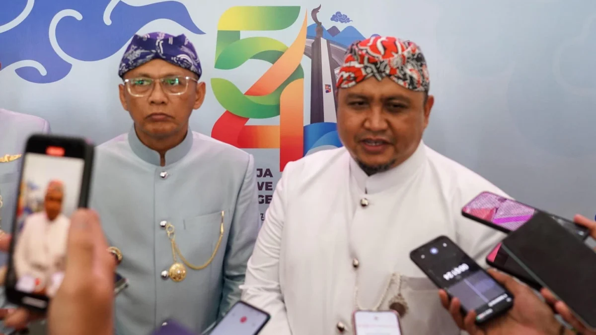 Ketua DPRD Kota Bogor, Atang Trisnanto bersama Pj Wali Kota Bogor, Hery Antasari. (Yudha Prananda / Jabar Ekspres)