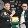 Sekda Jabar Herman Suryatman memberikan arahan dalam acara Ngobrol Bareng Perhimpunan Usaha Taman Rekreasi Indonesia (PUTRI) DPD Jawa Barat di Sujiva, Kota Bandung, Jumat (7/6/2024).(Foto: Rizal FS/Biro Adpim Jabar)