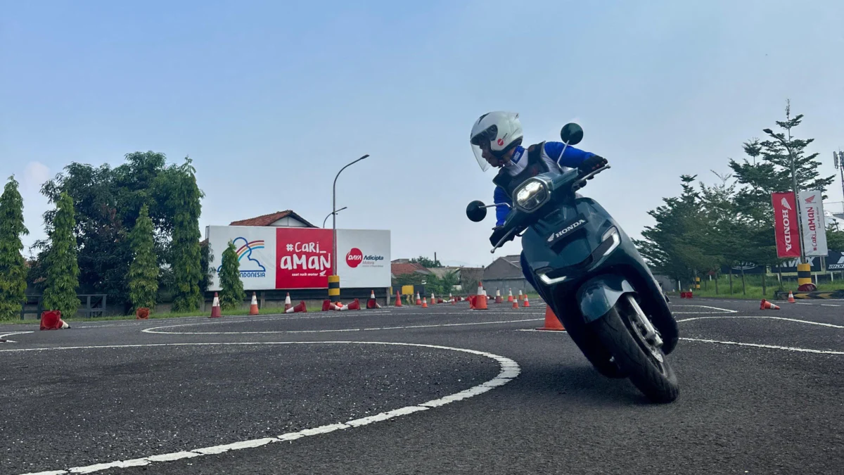 Teknik Menikung Menggunakan Sepeda Motor Yang Benar dan Aman