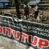 Sejumlah aparat gabungan membongkar sisa-sisa penertiban tambang emas di Dusun Dongi-Dongi, Desa Sedoa, Lotere Utara, Kabupaten Poso, Sulawesi Tengah, Kamis (1/9/2023). Foto/ANTARA