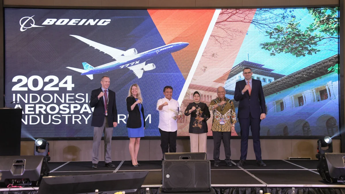 Sekda Herman Suryatman Buka "2024 Indonesia Aerospace Industry Forum"