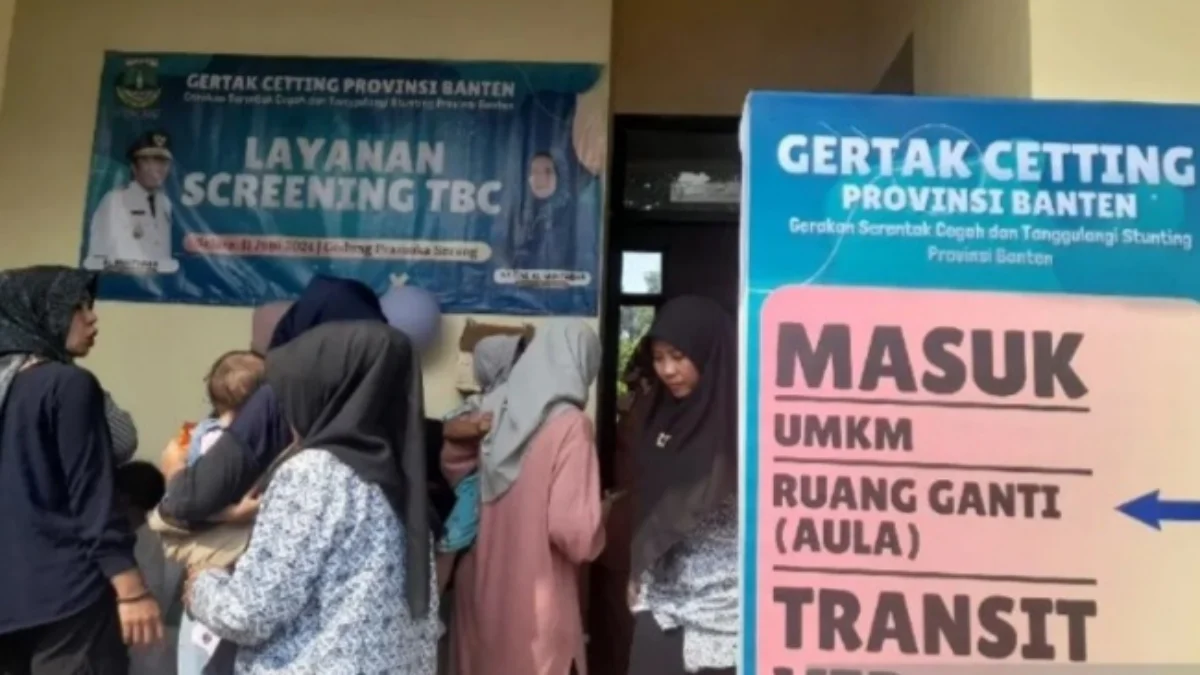 Pemprov Banten Alokasikan Anggaran Sebesar Rp698 Miliar untuk Tangani Stunting Masyarakat lakukan imunisasi Kesehatan di Kota Serang, Banten, Selasa (12/6). Foto/ANTARA