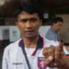 Ilustrasi: Masyarakat menunjukan tanda telah memberikan hak pilih saat Pemilu 2024 lalu. (Pandu Muslim/Jabar Ekspres)