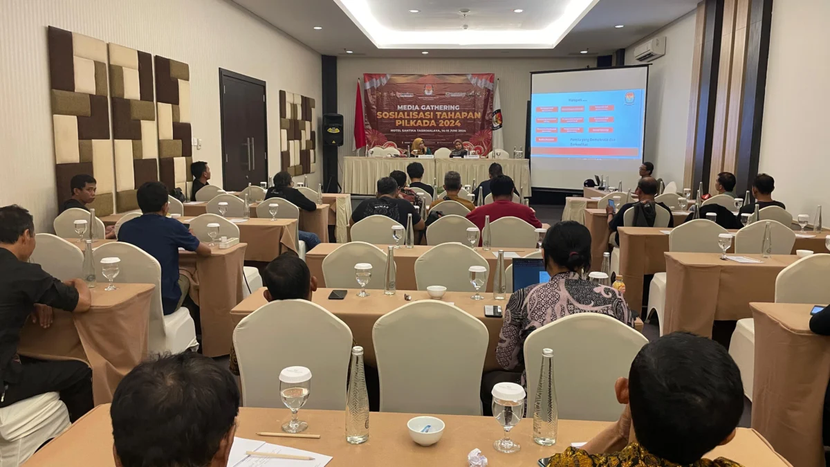 KPU Banjar gelar sosialisasi tahapan Pilkada 2024 kepada jurnalis, di Hotel Santika Kota Tasikmalaya, Jumat 14 Juni 2024. (Cecep Herdi/Jabar Ekspres)