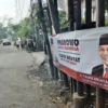 Spanduk bergambar Ketua DPD Gerindra Jabar Taufik Hidayat di Jalan Soekarno Hatta, Kota Bandung.(son)