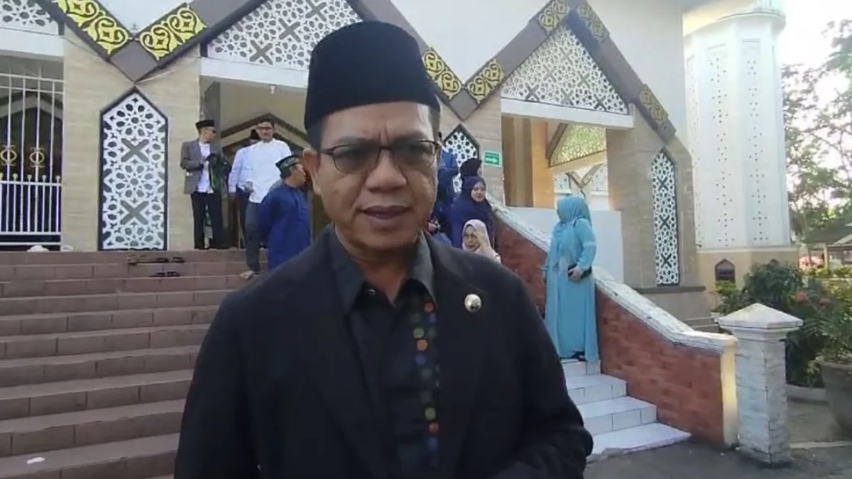 Bupati Bandung Dadang Supriatna usai melaksanakan Shalat Ied Idul Adha di Masjid Alfathu Soreang, Senin (17/6/2024). Foto Agi