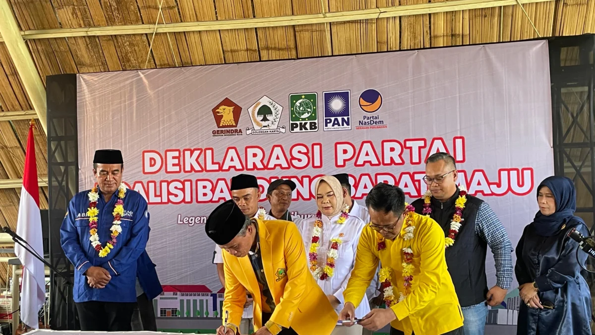 5 Partai Besar di Bandung Barat Bentuk Koalisi, Usung Siapa? Lima ketua DPC partai di Bandung Barat saat melakukan penandatangan nota kesepahaman Koalisi Bandung Barat Maju di Situ Ciburuy, Padalarang, KBB. Rabu (19/6). Dok Jabar Ekspres/wit