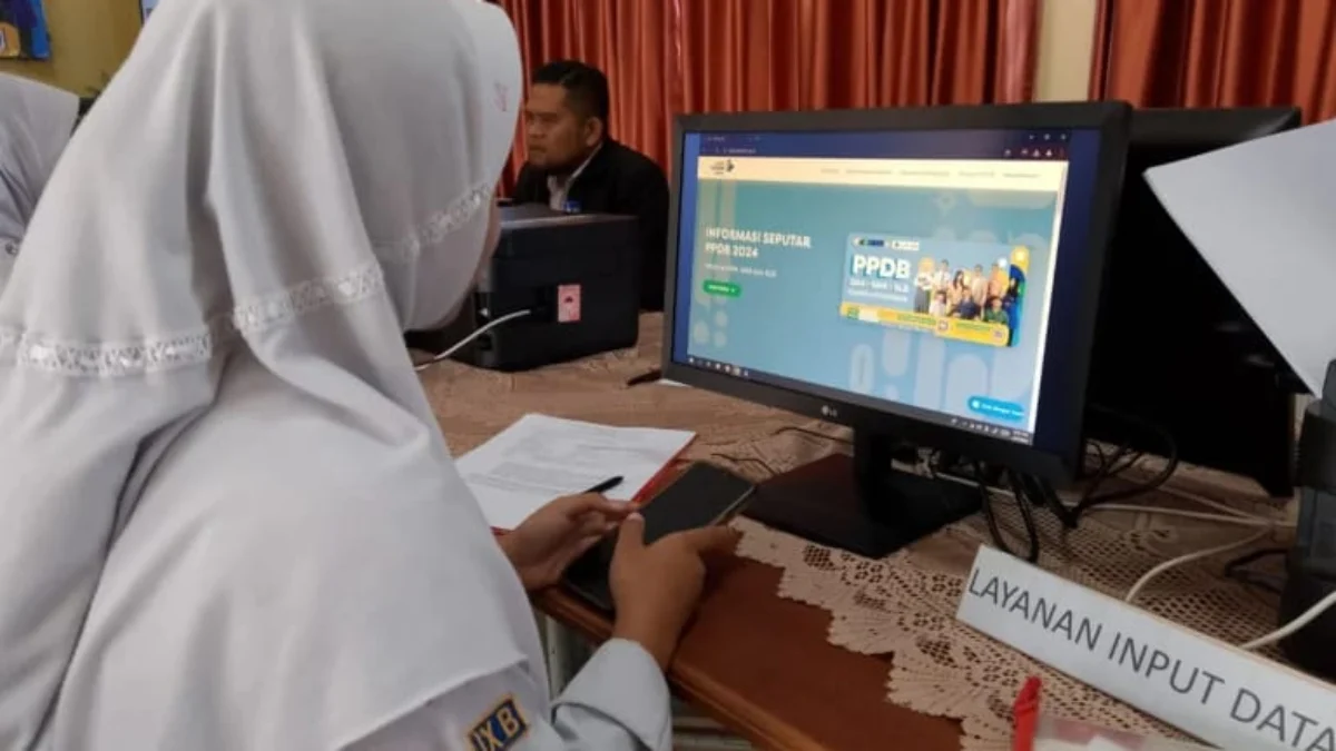 Ist. Calon Siswa baru saat mendatar di sekolah tujuan pada PPDB 2024 tahap 1 kemarin. Foto. Jabar Ekspres.