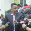 Kuasa hukum Pegi Setiawan Insank Nasaruddin memberikan keterangan di Pengadilan Negeri Bandung, Jalan R.E. Martadinata, Kota Bandung, Senin(24/6). (Pandu Muslim/Jabar Ekspres)