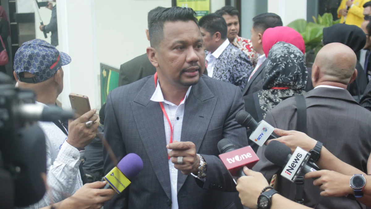Kuasa hukum Pegi Setiawan Insank Nasaruddin memberikan keterangan di Pengadilan Negeri Bandung, Jalan R.E. Martadinata, Kota Bandung, Senin(24/6). (Pandu Muslim/Jabar Ekspres)