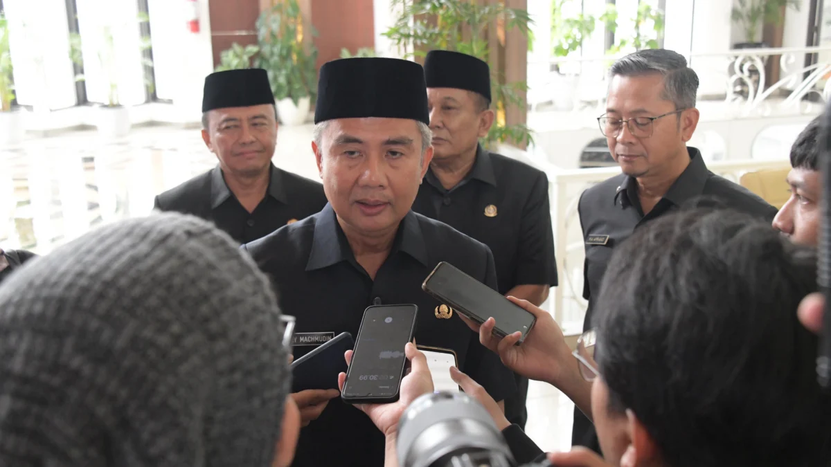 Langgar Aturan Domisili 31 Siswa Dianulir Kelulusan, Bey Machmudin: Kami Menegakkan Aturan ripurna DPRD Provinsi Jawa Barat di Gedung DPRD Provinsi Jawa Barat, Kota Bandung, Senin (24/6/2024)