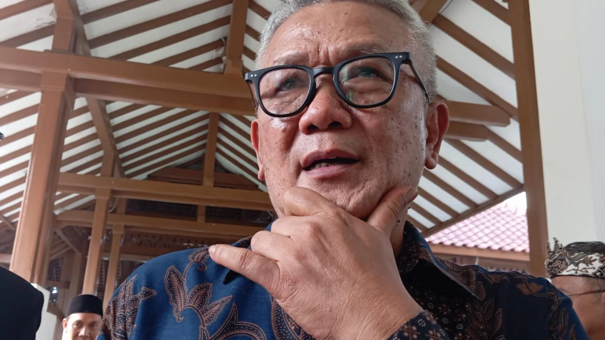 Penjabat Wali Kota Bandung, Bambang Tirtoyuliono saat ditemui Jabar Ekspres, di Pendopo Bandung. (Nizar/Jabar Ekspres)