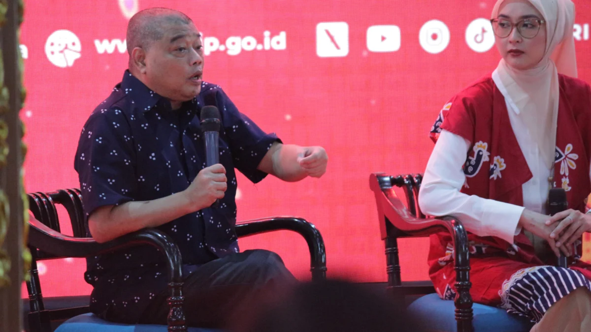Sebarkan Nilai-nilai Pancasila di Sosial Media, BPIP Adakan Workshop Penguatan Konten Kreator Jabar Staf Khusus Ketua Dewan Pengarah BPIP Antonius Beni Susetyo menyampaikan materi dalam Workship Penguatan Konten Kreator Jabar di Pendopo Wali Kota Bandung, Selasa(25/6/24). (Pandu Muslim/Jabar Ekspres)