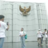 Historace, Mengenal Jejak Sejarah di Kota Bandung Peserta History Race yang diinisiasi BPIP membuat konten di Monumen Perjuangan Rakyat, Jalan Dipatiukur, Kota Bandung, Kamis(27/6/24). Pandu Muslim/Jabar Ekspres