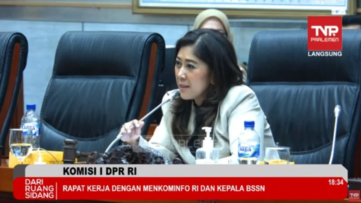 Ketua Komisi I DPR RI, Meutya Hafid saat memimpin Rapat Kerja Komisi I DPR RI dengan Menkominfo dan BSSN, yang diselenggarakan di Kompleks Parlemen, Jakarta, Kamis (27/6/2024). (Youtube/TVR Parlemen)