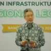 Delegasi Ministry of Environment Japan Hiroshi Ono memberikan sambutan pada forum Penandatanganan Perjanjian Kerja sama antara Pemprov Jabar dan Persero TPPAS Regional Legok Nangka di Gedung Sate, Jumat(28/6/24). (Pandu Muslim/Jabar Ekspres)
