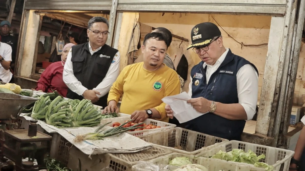 Doc. Pj Wali Kota Cimahi, Dicky Saromi bersama Disdagkoperin dan Paguyuban Pasar saat Sidak Harga Komoditas Pangan di Pasar Cimindi (Istimewa)