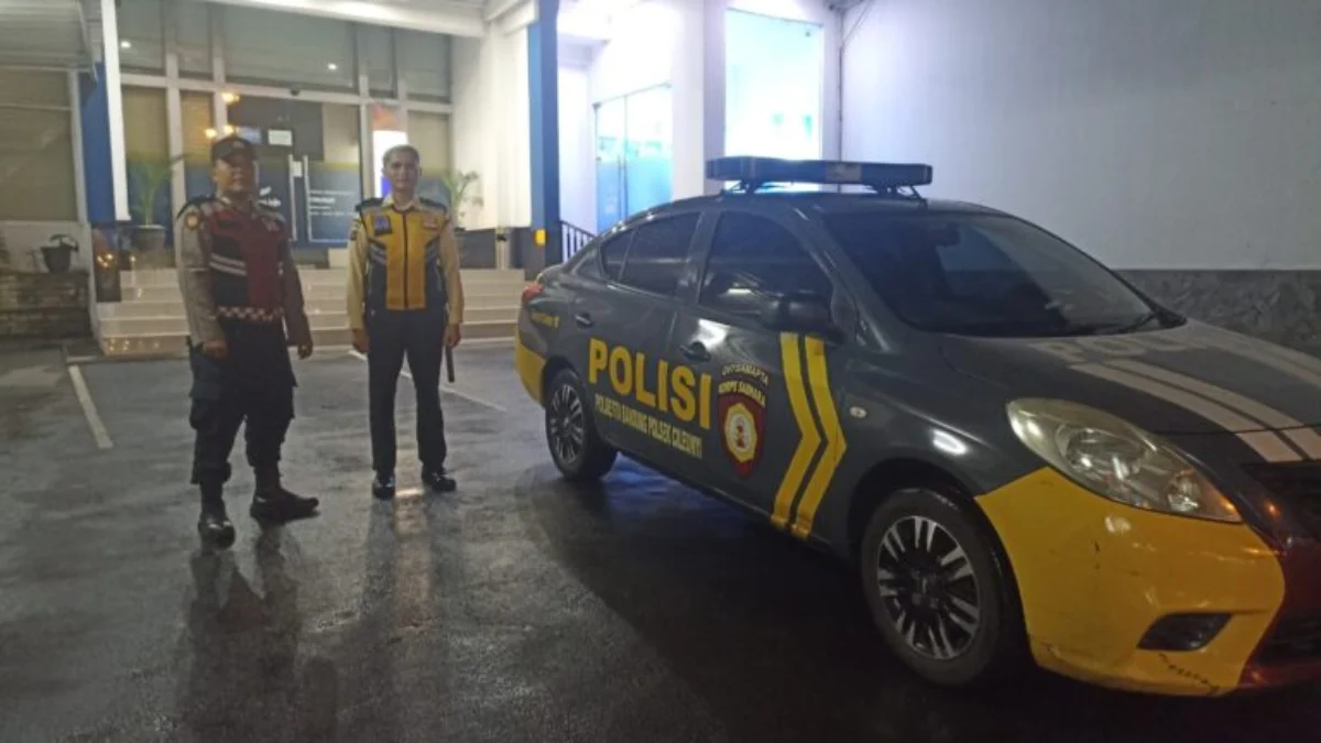 Cegah Kriminalitas di Cileunyi, Polisi Gencar Patroli di Rute Ini Polsek Cileunyi tengah lakukan patroli malam cegah kriminalitas di wilayah Kecamatan Cileunyi, Kabupaten Bandung.