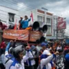 Ilustrasi buruh melakukan unjuk rasa di depan Gedung DPRD Kabupaten Bandung Barat. Dok Jabar Ekspres/Wit
