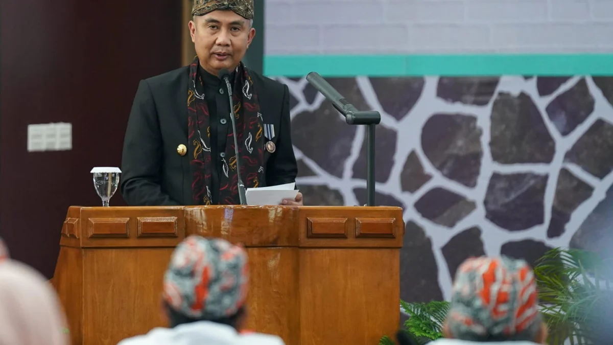 Pj Gubernur Jabar, Bey Machmudin saat berpidato di Sidang Paripurna Istimewa DPRD Kota Bogor, Senin (3/6). (Yudha Prananda / Jabar Ekspres)