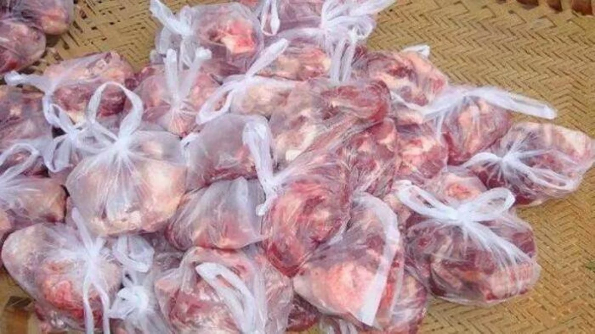 DKPP Kota Bandung Ungkap Jumlah Daging Kurban Afkir Tahun Ini Lebih Sedkit dari Sebelumnya Daging kurban dibungkus plastik/Istimewa/