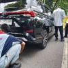 Doc. Uji Emisi Kendaraan Hari Kedua DLH Cimahi di Jalan H.M.S Mintaredja, Kelurahan Baros, Rabu (12/6). (Mong)