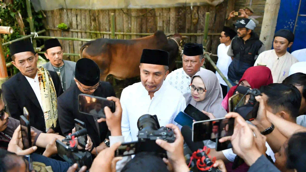 Bey Machmudin Salat Iduladha di Kampung Babakan Ampera