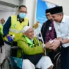 Bey Machmudin Sambut Kedatangan 440 Jemaah Haji Kloter 1 di BIJB Kertajati