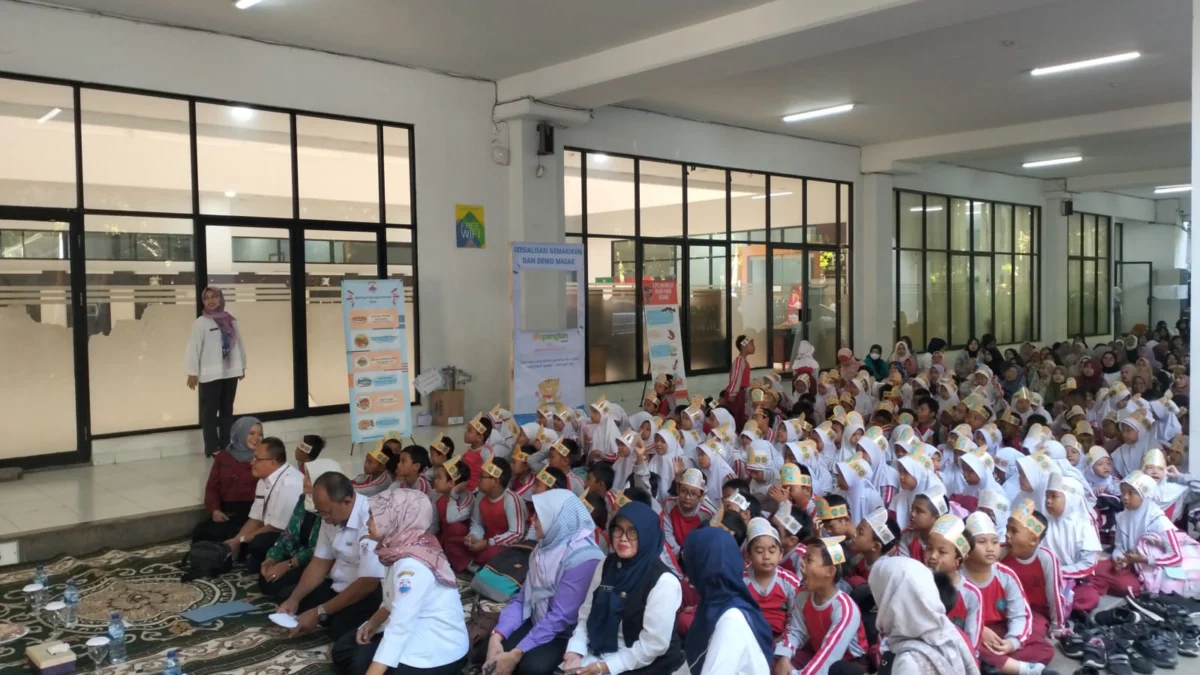 Dorong Kesadaran Gizi Anak dengan Sosialisasi Gemar Makan Ikan Doc. Peserta Gerakan Makan Ikan (Gemarikan) Dispangtan Cimahi hadirkan siswa-siswi SDN Cibabat Mandiri 1 Cimahi (Mong)