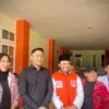 Jajaran struktural DPC PDIP, dan DPD PKS Kabupaten Bandung Barat usai membahas kerjasama Pilkada 2024. Kamis (20/6). Dok Jabar Ekspres/wit