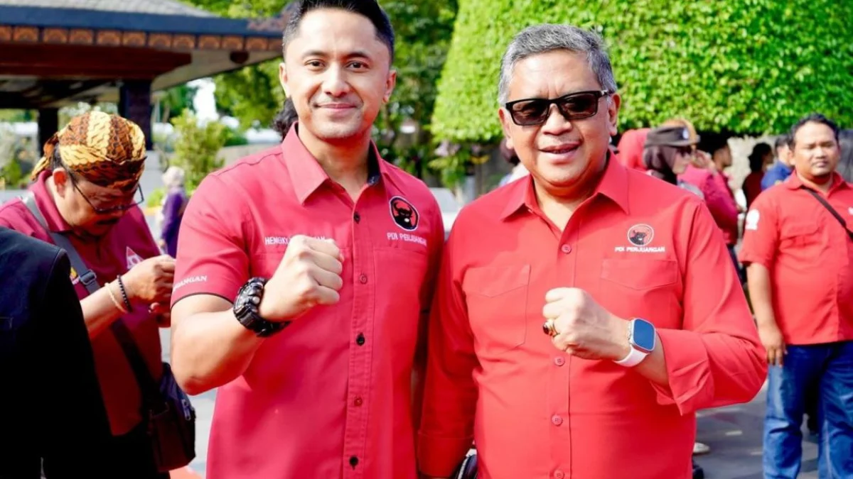 Hengky Kurniawan bersama Sekjen DPP PDIP Hasto Kristiyanto saat mendampingi Ketum PDIP Megawati ziarah kubur di makam Bung Karno Kota Blitar. Sabtu (21/6). Dok instagram (hengkykurniawan)