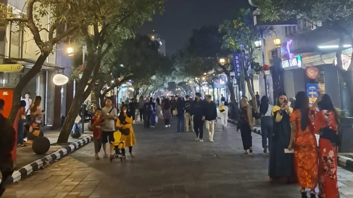 Walking Street: Ide Konten YouTube Paling Gampang yang Sedang Tren, Bisa Cuan Rp10 Juta Sebulan!