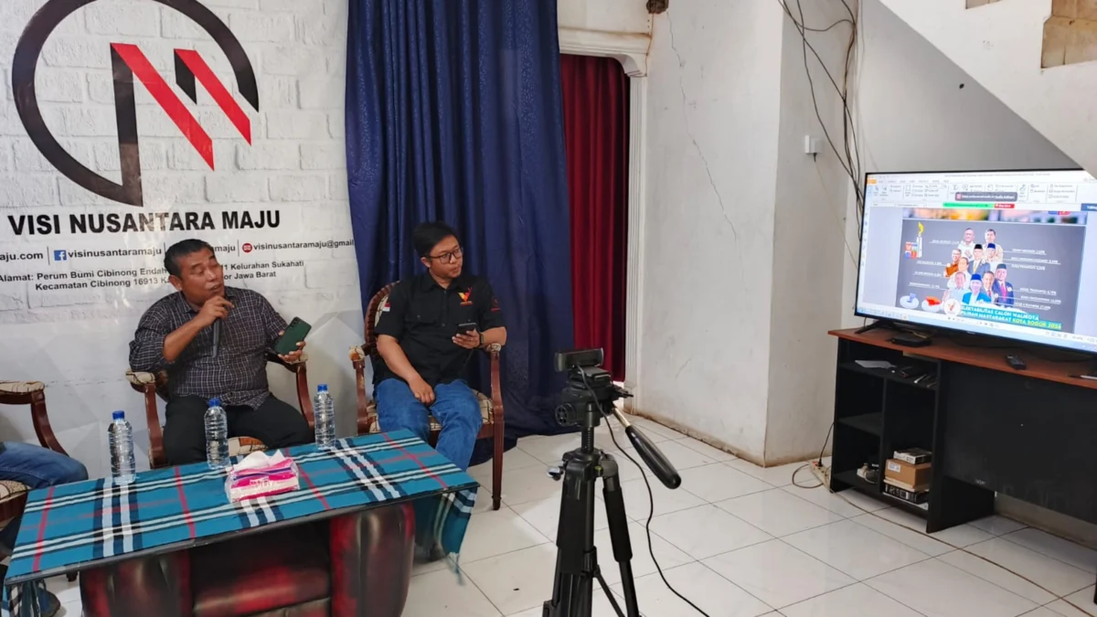 Jajaran LS Vinus saat merilis hasil survei kedua tingkat elektabilitas Bacawalkot Bogor pada Kamis (20/6). (Yudha Prananda / Jabar Ekspres)
