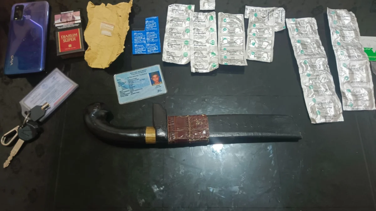 barang bukti buruh harian lepas salahgunakan narkotika dan obat-obatan/Foto: Polsek Darmaga/