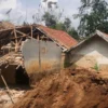 Ilustrasi rumah terdampak bencana longsor di Kabupaten Bandung Barat. Foto Jabar Ekspres/Wit