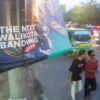 Spanduk Bakal Calon Walikota Bandung sudah terpasang meski belum memasuki masa kampanye di kawasan Bunderan Cibiru, Kota Bandung, Selasa(4/5). (Pandu Muslim/Jabar Ekspres)