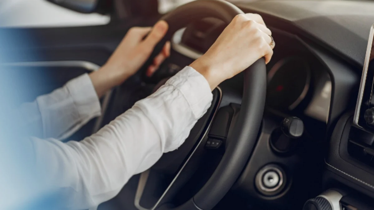Wajib Tau! Tips Mengendarai Mobil Manual di Kondisi Macet Wajib Tau! Tips Mengendarai Mobil Manual di Kondisi Macet