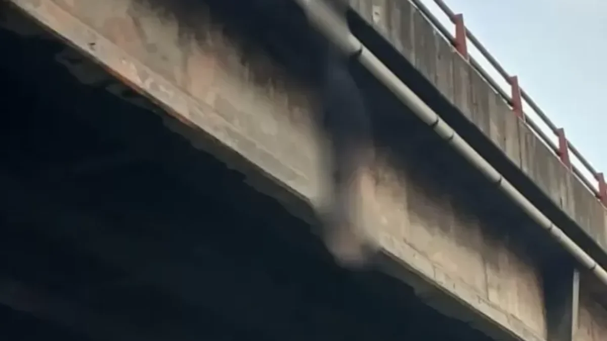 Heboh Pria Ditemukan Tewas Tergantung di Flyover Cimindi dengan Wajah Dilakban