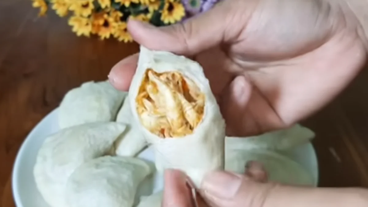 Resep Cireng Isi Ayam Suwir Pedas yang Menggugah Selera, Buruan Coba!