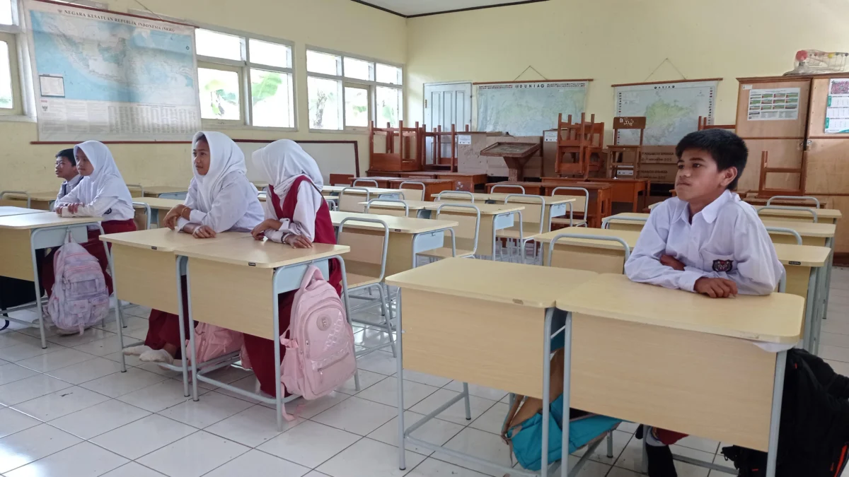 SDN 1 Cikapundung di Perbatasan Dua Kabupaten Sepi Peminat, Lho Kok Bisa? Ini Alasannya! SDN 1 Cikapundung di Perbatasan Dua Kabupaten Sepi Peminat, Lho Kok Bisa? Ini Alasannya!