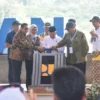 Pj Bupati Sumedang Yudia Ramli bersama para pejabat saat Peresmian Bendungan Cipanas Selasa (9/7/2024).
