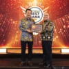 Senior Executive Vice President Credit Risk bank bjb Galis Prasetya saat menerima penghargaan untuk bank bjb sebagai Best Bank 2024.