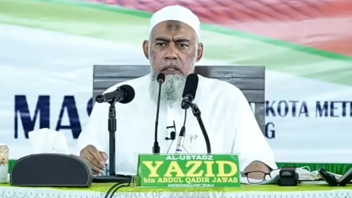 Ustadz Yazid Bin Abdul Qodir Jawas saat memberikan tausiahnya.